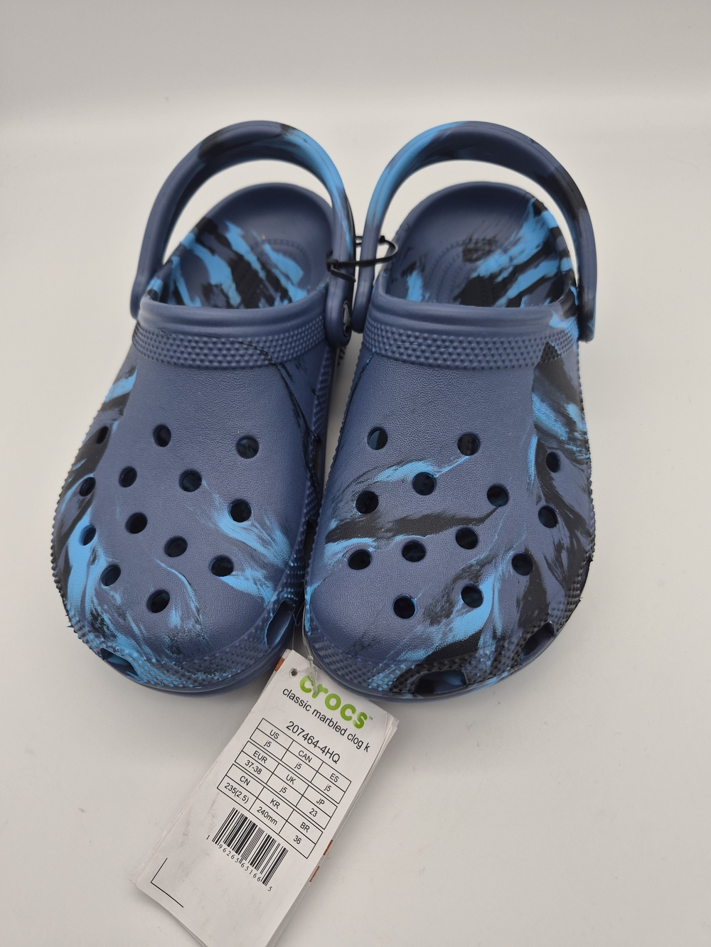 CROCS Big Kids Marbled Classic Clogs in Navy and Bright Blue Size J5 NWT